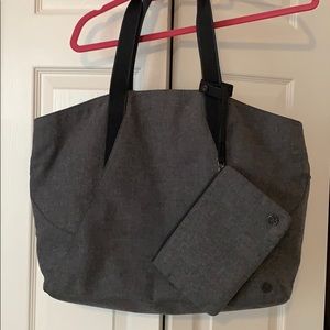 Lululemon tote bag.